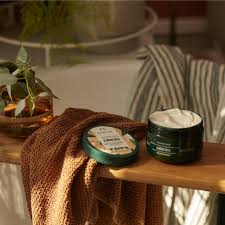 Body Shop Body Almond Milk Cream Body Scrub 250ml